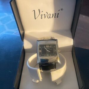Quartz Hinged Bracelet Watch preowned